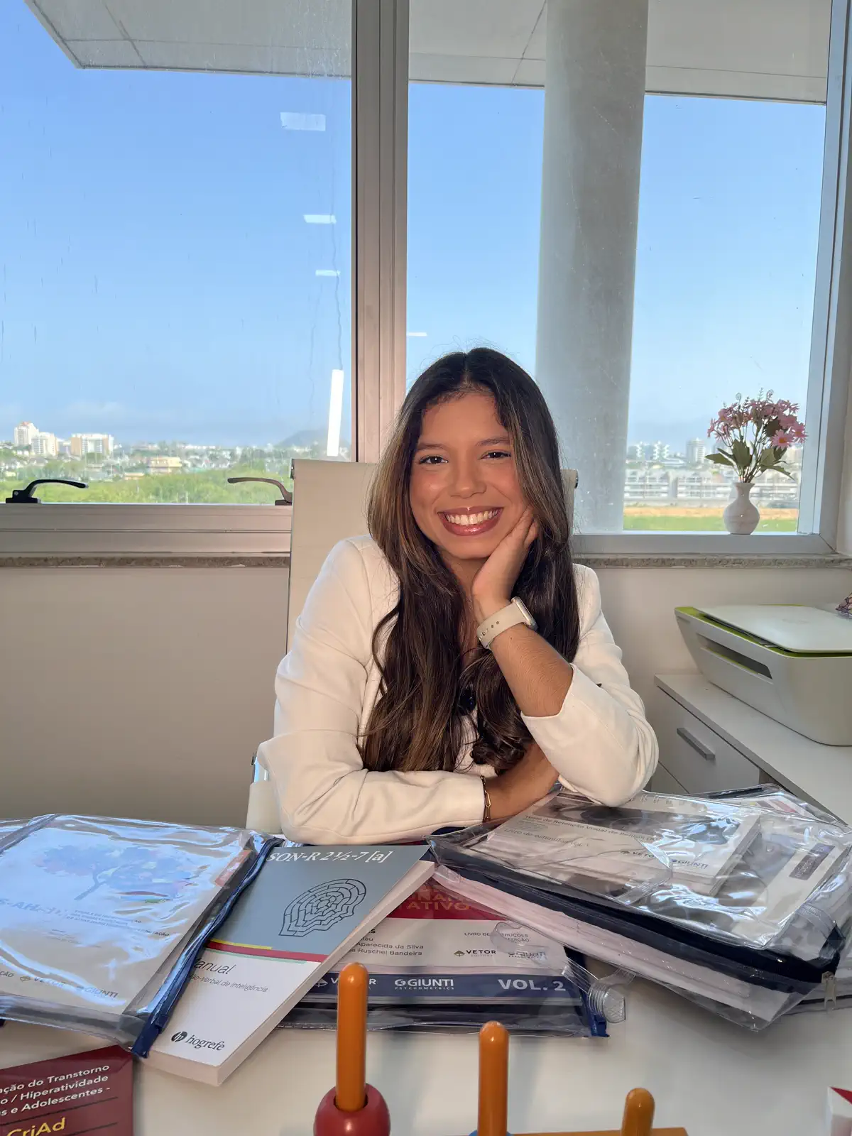 Jessica Costa em foto horizontal: sessão fotográfica de outubro de 2025