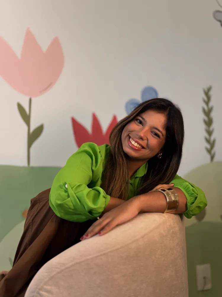 Jessica Costa em retrato profissional: ensaio fotográfico institucional de abril de 2026